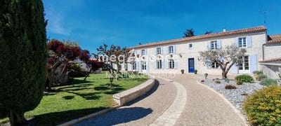 /international/fr/saintes-charente-310107447620/