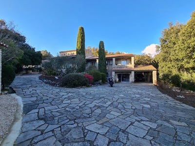 /international/fr/mejannes-le-clap-languedoc-roussillon-310109746503/