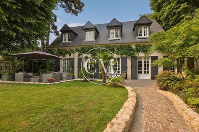 /international/fr/versailles-ile-de-france-310100224977/