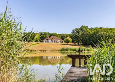 /international/fr/la-ferte-saint-cyr-centre-val-de-loire-310109865332/