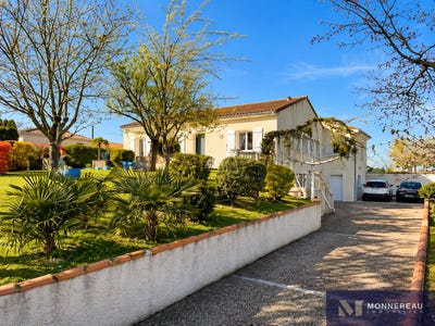 /international/fr/barbezieux-saint-hilaire-charente-310107218207/