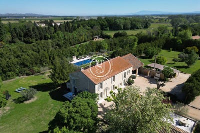 /international/fr/saint-etienne-du-gres-provence-alpes-cote-d-azur-310101110524/