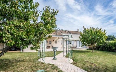 /international/fr/surgeres-charente-120098602612/?lang=en