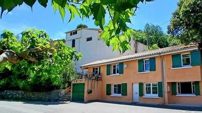/international/fr/roquebrun-languedoc-roussillon-310108779463/