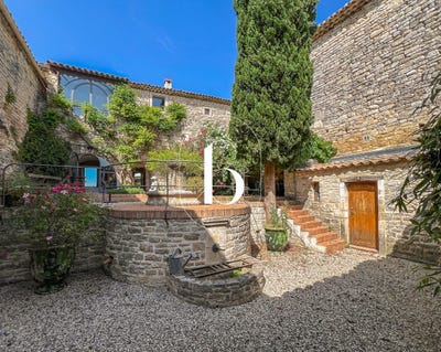/international/fr/goudargues-languedoc-roussillon-310108183862/