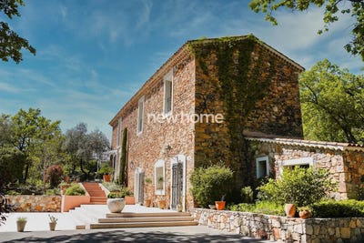 /international/fr/fayence-provence-alpes-cote-d-azur-310108596390/