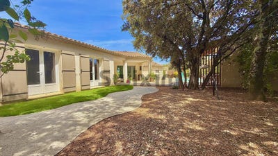 /international/fr/collias-languedoc-roussillon-310109017739/?lang=th
