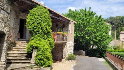 /international/fr/roujan-languedoc-roussillon-310107907484/