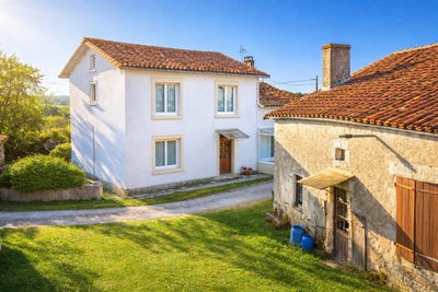 /international/fr/montmoreau-saint-cybard-charente-310107970572/