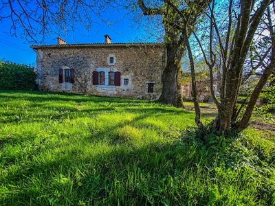 /international/fr/neuvic-charente-310100885953/