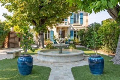 /international/fr/l-isle-sur-la-sorgue-provence-alpes-cote-d-azur-310101209594/?lang=en