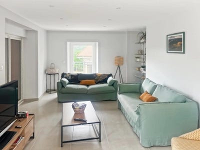 /international/fr/tralaigues-auvergne-310107972047/