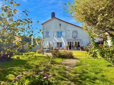 /international/fr/coulonges-sur-l-autize-charente-310102715439/