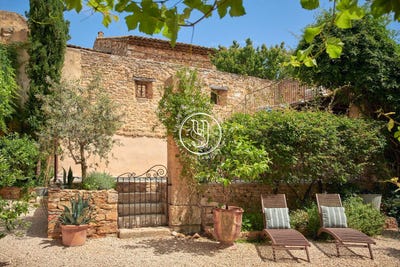/international/fr/uzes-languedoc-roussillon-310101230557/