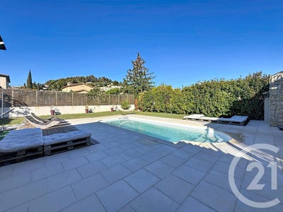 /international/fr/pegomas-provence-alpes-cote-d-azur-310108996403/