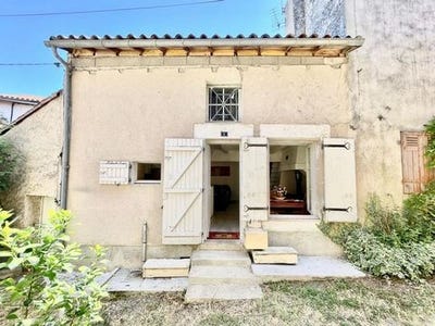 /international/fr/gencay-charente-310100523848/