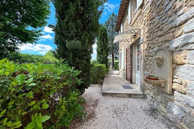 /international/fr/mormoiron-provence-alpes-cote-d-azur-120093295258/