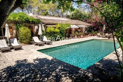 /international/fr/les-arcs-provence-alpes-cote-d-azur-310100642038/