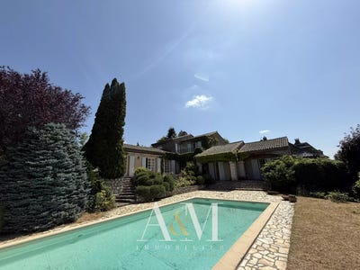 /international/fr/saint-flour-auvergne-310100960818/?lang=en