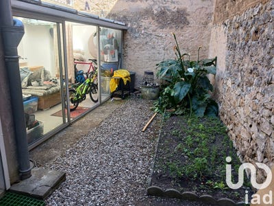 /international/fr/gencay-charente-310100599211/