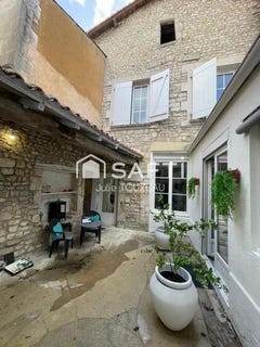 /international/fr/saint-jean-d-angely-charente-310103246654/