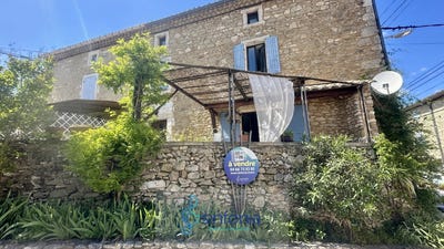 /international/fr/goudargues-languedoc-roussillon-120093774226/