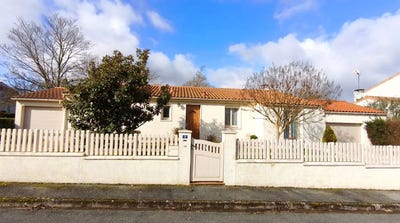 /international/fr/poitiers-charente-310105998932/