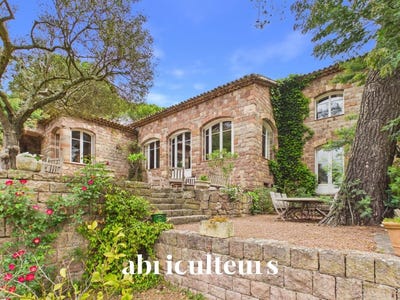 /international/fr/saint-raphael-provence-alpes-cote-d-azur-310109016391/