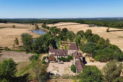 /international/fr/corbigny-burgundy-310109691832/