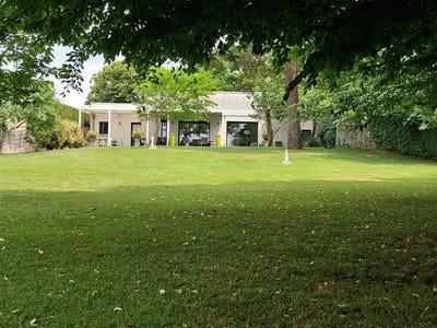 /international/fr/l-isle-jourdain-charente-310102125986/