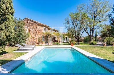 /international/fr/sainte-cecile-les-vignes-provence-alpes-cote-d-azur-310109935111/