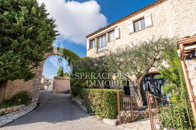 /international/fr/cabris-provence-alpes-cote-d-azur-310105998770/