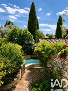 /international/fr/aubussargues-languedoc-roussillon-310108677092/