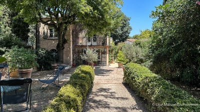 /international/fr/villeneuve-les-avignon-languedoc-roussillon-310100607047/