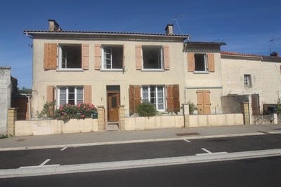 /international/fr/villeneuve-la-comtesse-charente-310100702297/