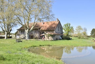 /international/fr/saint-gengoux-le-national-burgundy-310108292103/