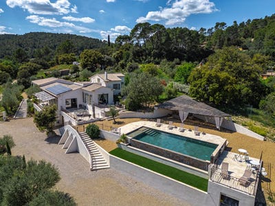 /international/fr/cotignac-hh-15734311-cotignac-provence-alpes-cote-d-azur-310100958300/