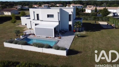 /international/fr/liguge-charente-310103766419/
