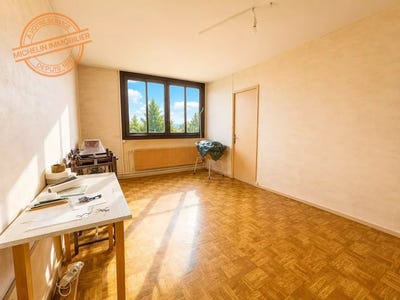 /international/fr/20-avenue-de-montlouis-champagne-au-mont-d-or-rhone-310104148077/