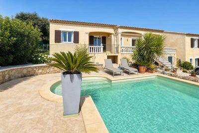 /international/fr/beaucaire-languedoc-roussillon-310107794750/