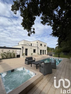 /international/fr/roques-languedoc-roussillon-310100823646/?lang=en