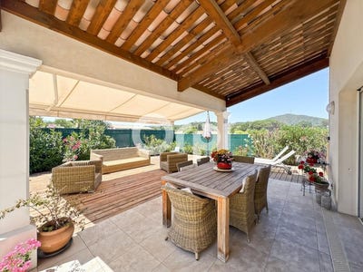 /international/fr/grimaud-provence-alpes-cote-d-azur-310109100623/