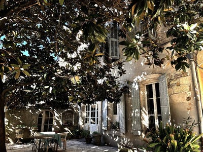 /international/fr/villeneuve-les-avignon-languedoc-roussillon-310108789017/