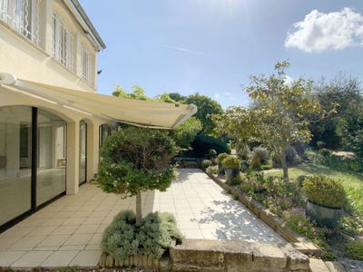 /international/fr/uzes-aquitaine-310108624072/