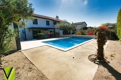 /international/fr/genas-rhone-310098877327/