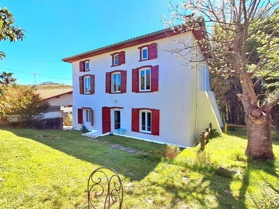 /international/fr/la-bastide-clairence-aquitaine-310106505893/