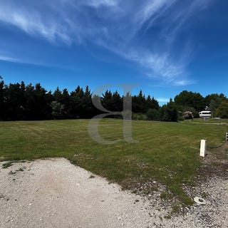/international/fr/l-isle-sur-la-sorgue-provence-alpes-cote-d-azur-310101158935/