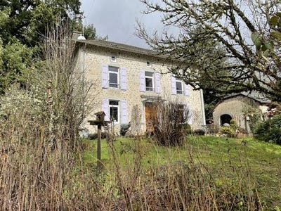 /international/fr/cayrols-auvergne-310106021262/