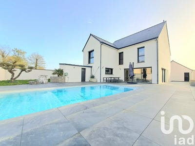 /international/fr/combourg-brittany-310098636777/