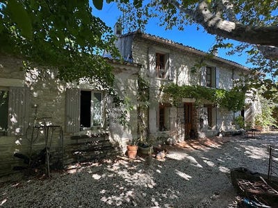/international/fr/l-isle-sur-la-sorgue-provence-alpes-cote-d-azur-310100990517/
